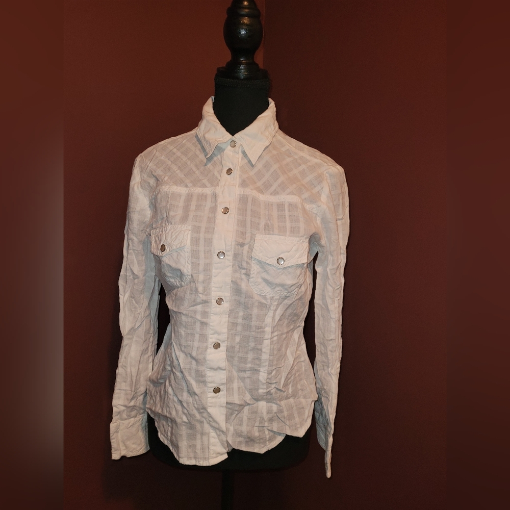 White Patterned Blouse with Snaps - Picture 8 of 16
